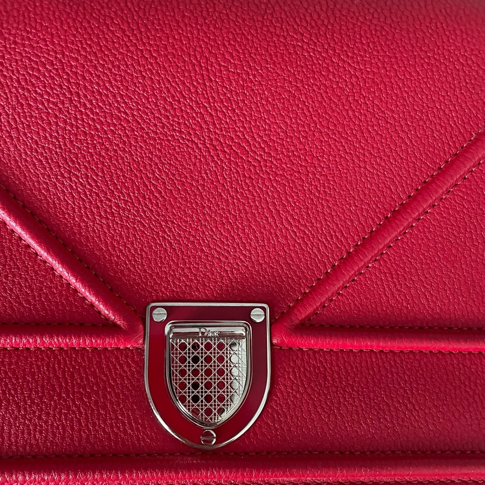 Christian Dior Grained Calfskin Diorama Small Red Crossbody - Picture 4 of 13